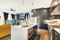 Speakeasy-themed house • Hot tub • Sleeps 12 • 4BR - Image 4