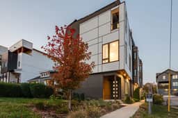 Sleeps 10 minutes from Broadway, garage parking - Image 4