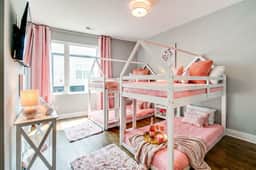 Dolly-themed Nashville home | sleeps 12 | game room - Image 5