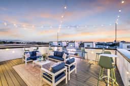 Eras-inspired rooftop hot tub house | sleeps 12 - Image 4