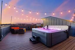 4 Homes, 4 Rooftop Decks & Hot Tubs, Sleeps 48 - Image 2