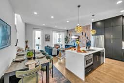 Rooftop hot tub, photo-op backdrops, sleeps 12 in Nashville - Image 4