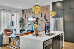 Rooftop hot tub, photo-op backdrops, sleeps 12 in Nashville - Image 5