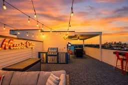 Rooftop deck & game room • sleeps 12 in Nashville - Image 3