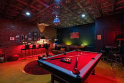 Speakeasy-themed house • Hot tub • Sleeps 12 • 4BR - Image 5