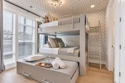 Pet-friendly 4BR sleeps 12 near Broadway Nashville - Image 5
