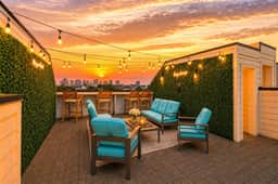 Rooftop deck, skyline views, sleeps 12 near Broadway - Image 2