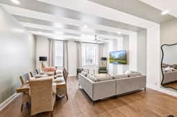 Rooftop deck, skyline views, sleeps 12 near Broadway - Image 5