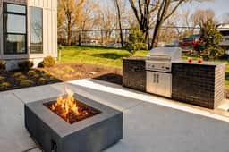 Swiftie-themed rooftop stay, sleeps 12, Nashville - Image 2