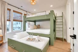 Rooftop deck & fire pit house - Nashville - Sleeps 12 - Image 2