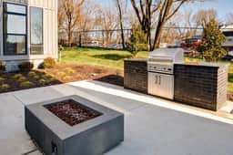 Rooftop deck house near Geodis Park - sleeps 12 - Image 3