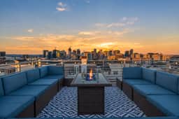 Gulch rooftop, fire pit & putting green - sleeps 12 - Image 2