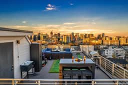 Gulch rooftop, fire pit & putting green - sleeps 12 - Image 4