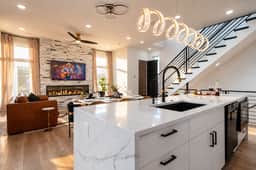 Rooftop & game room near Broadway, sleeps 10 - Image 4