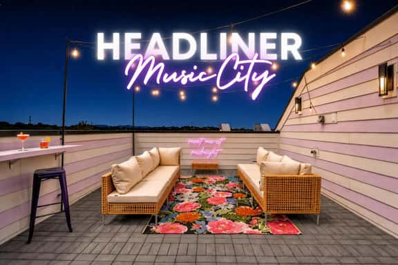 Swiftie-themed rooftop stay, sleeps 12, Nashville - Image 1