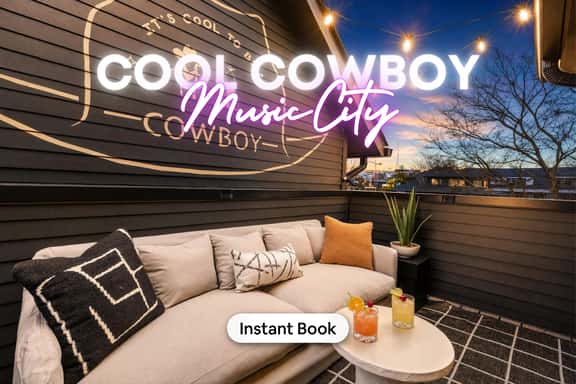 Rooftop patio home near Broadway & Vandy - sleeps 12 - Image 1