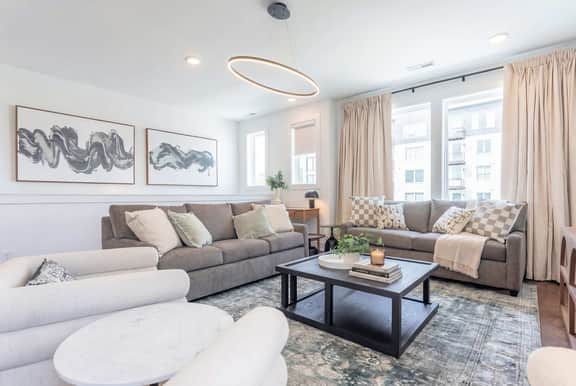 4BR Nashville house near Broadway, sleeps 12, garage - Image 3