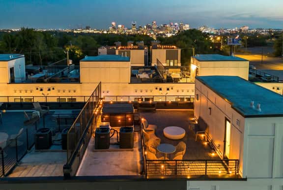 4BR Nashville house near Broadway, sleeps 12, garage - Image 2