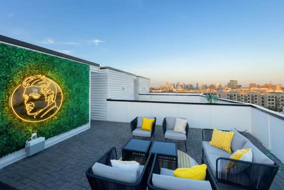 2 Rooftop Homes, Elvis-Themed | Sleeps 24 Nashville - Image 2