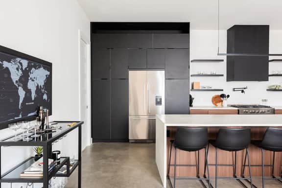 Sleeps 10 minutes from Broadway, garage parking - Image 3