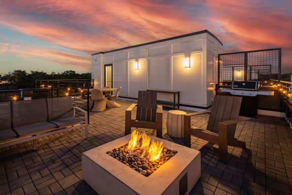 Pet-friendly Nashville house near ballpark, sleeps 10 - Image 5