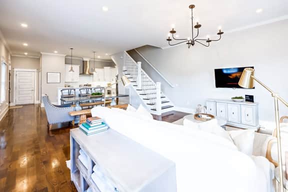 Nashville hot tub & mini golf home, sleeps 12 - Image 3