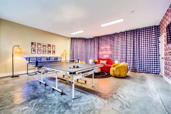 Eras-inspired rooftop hot tub house | sleeps 12 - Image 3