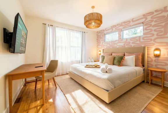 Nashville rooftop skyline views near Broadway • sleeps 12 - Image 4
