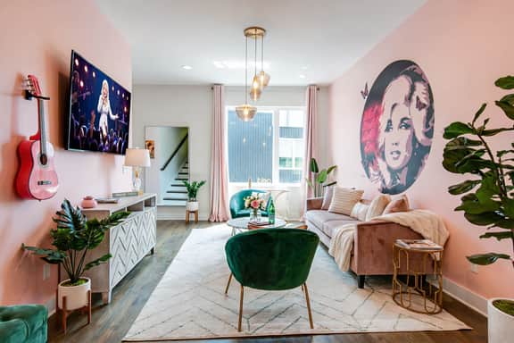 Dolly-themed Nashville home | sleeps 12 | game room - Image 2