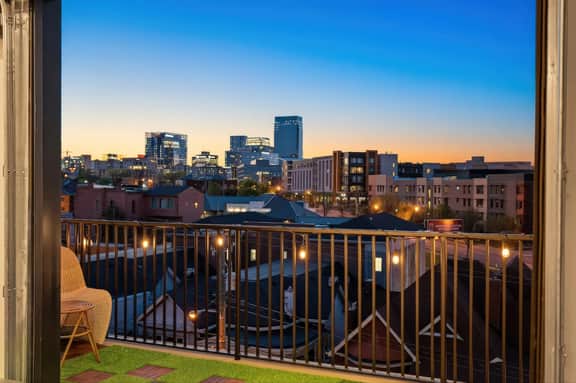 2 Homes, Rooftop Deck | Sleeps 8 | Nashville - Image 2