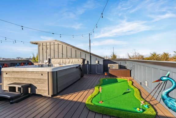 Rooftop hot tub & game room near Geodis Park, sleeps 12 - Image 5