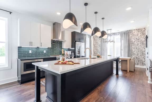 4BR Nashville house near Broadway, sleeps 12, garage - Image 4