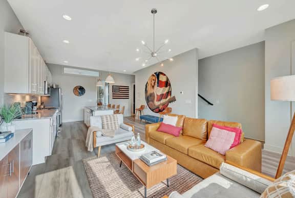 Music-themed Nashville home, sleeps 12, game room - Image 4