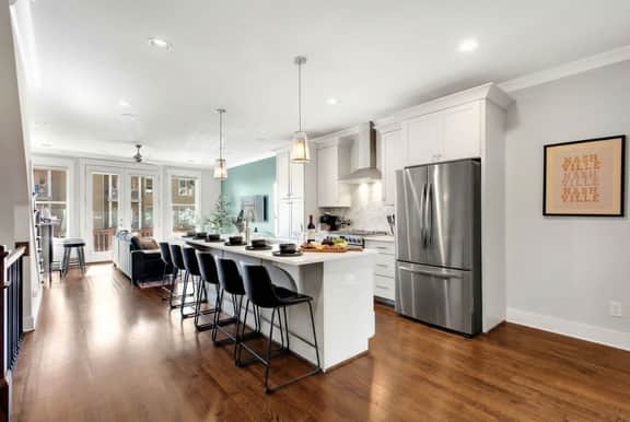 Game room house near the Gulch • sleeps 12 - Image 2