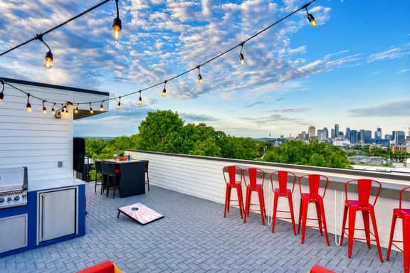 Rooftop deck & game room • sleeps 12 in Nashville - Image 4