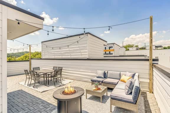 Rooftop deck house near downtown Nashville, sleeps 12 - Image 4