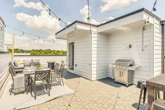 Rooftop deck house near downtown Nashville, sleeps 12 - Image 3