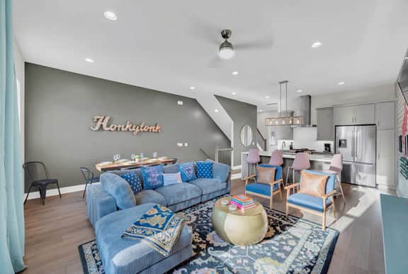Karaoke game room house near downtown Nashville, sleeps 12 - Image 3
