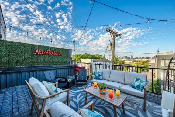 Karaoke game room house near downtown Nashville, sleeps 12 - Image 2