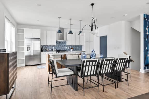 Pet-friendly Nashville house near ballpark, sleeps 10 - Image 3