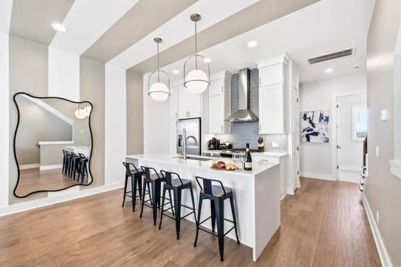 2 rooftop homes near Broadway | sleeps 24 | 8 baths - Image 4
