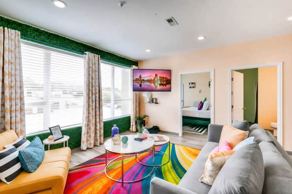 Pop art East Nashville apartment • sleeps 12 - Image 3