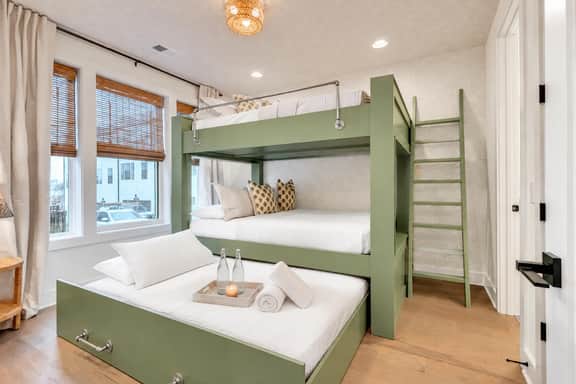 Rooftop deck & fire pit house - Nashville - Sleeps 12 - Image 2