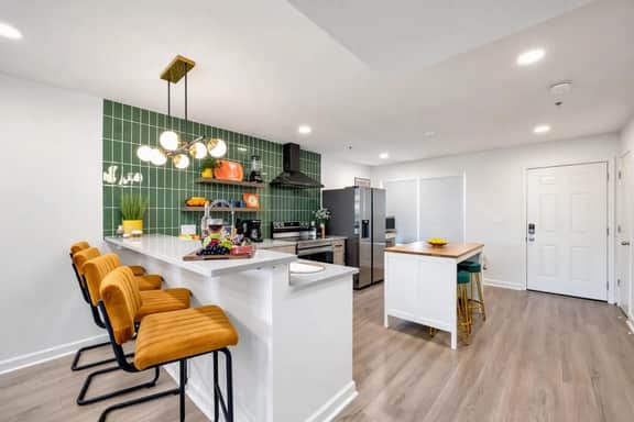 Walkable SoBro House - Gated Parking - Sleeps 8 - Image 4