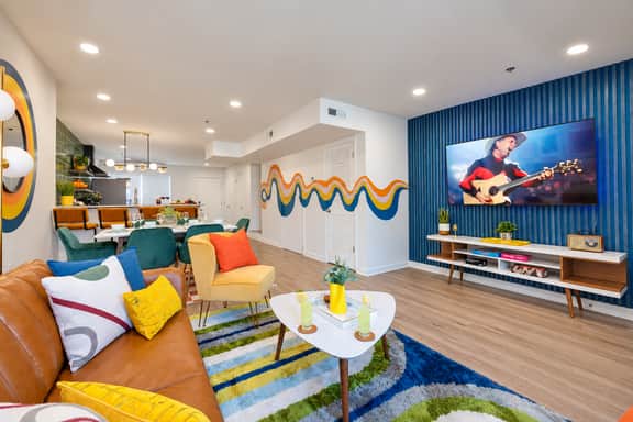 Walkable SoBro House - Gated Parking - Sleeps 8 - Image 2