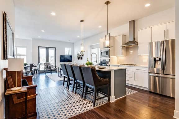 Gulch rooftop, fire pit & putting green - sleeps 12 - Image 3