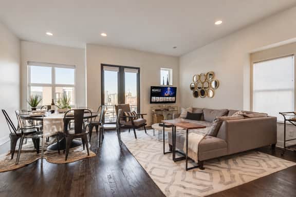 Gulch rooftop, fire pit & putting green - sleeps 12 - Image 5