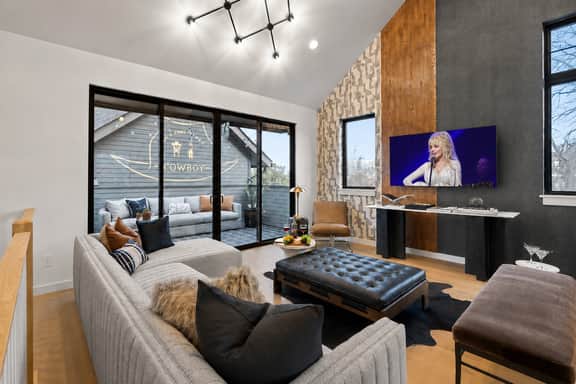 Rooftop patio home near Broadway & Vandy - sleeps 12 - Image 2