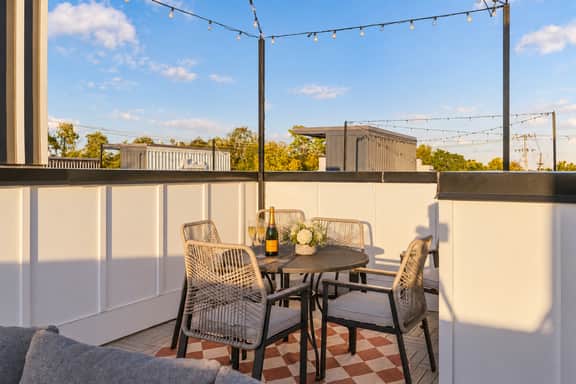 Rooftop & game room near Broadway, sleeps 10 - Image 3