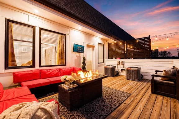 Vegas-themed townhouse near downtown Nashville | Sleeps 12 - Image 1